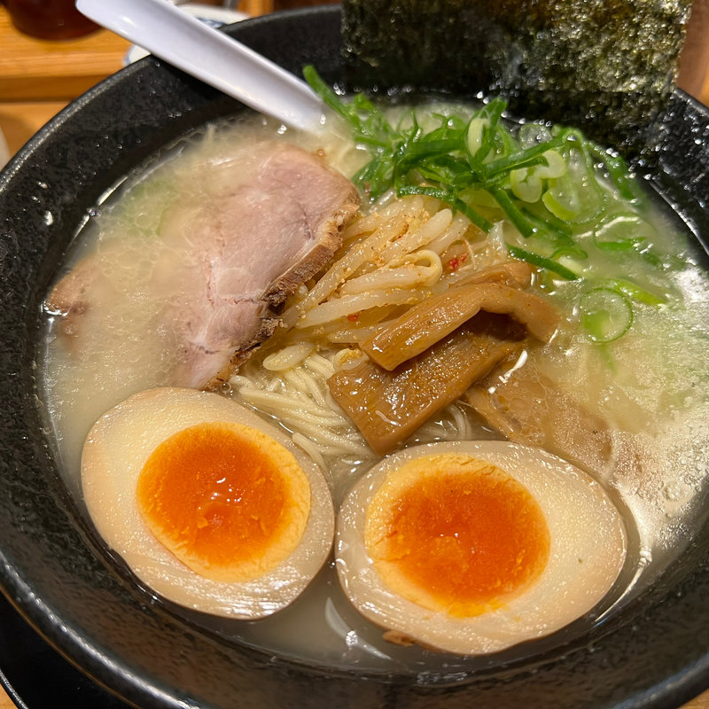 吉らーめん味玉入り(九州らーめん 博多吉もん)