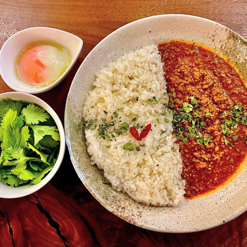 豚挽肉と唐辛子の薬膳カレー(麻布十番 薬膳カレー 新海 本店)