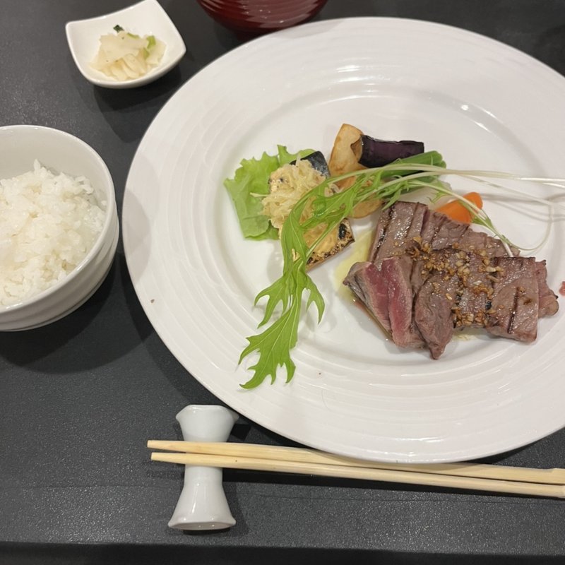 本日の鮮魚と特選サーロイン牛肉ステーキランチ(シャルボン )