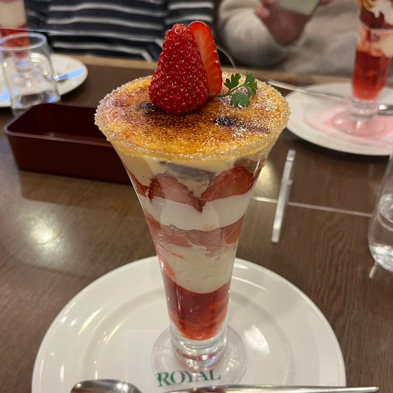 苺のブリュレパフェ(ロイヤルホスト鶴見店)