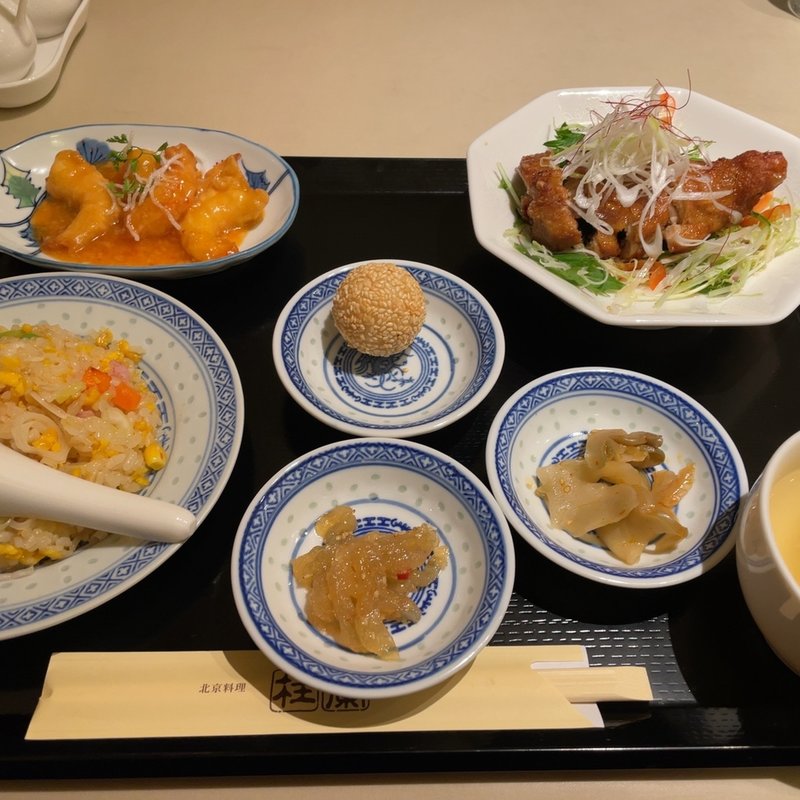 おすすめランチ(炒飯、油淋鶏、エビチリ、ザーサイ、胡麻団子、スープ)(北京料理桂蘭 )