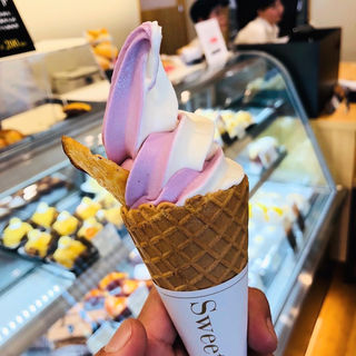 紫いもソフトクリーム(日本橋 芋屋金次郎)