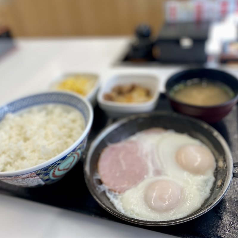 ダブルハムエッグ牛小鉢定食(吉野家 札幌狸小路店)