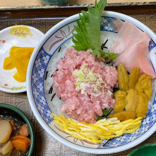 海鮮二色丼(斉太郎食堂)