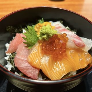海鮮丼(まんざら亭 NISHIKI （まんざらていにしき）)