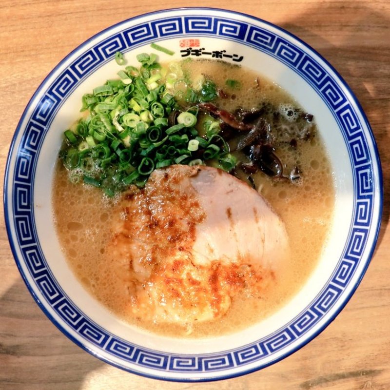 とんこつラーメン(博多豚骨ラーメン麺歩ブギーボーン)