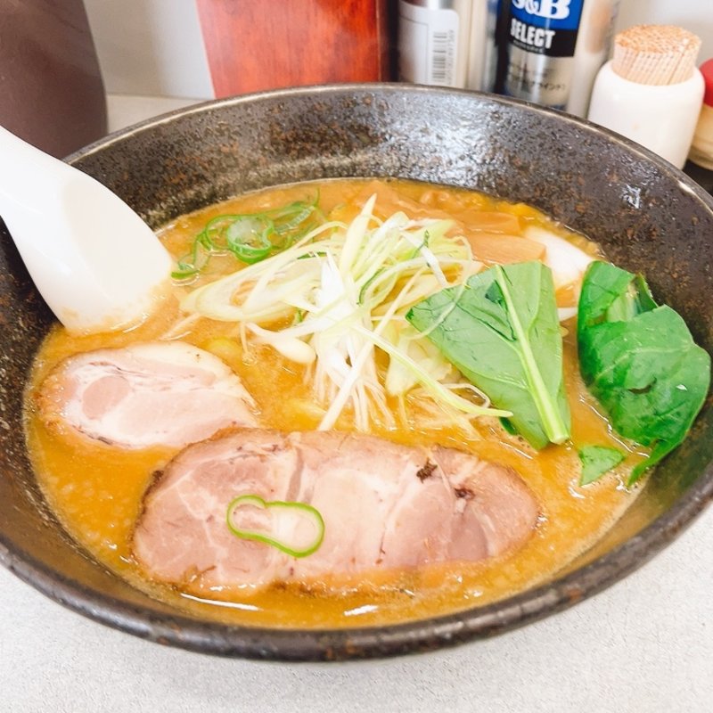 こってりみそ　豚骨ベースと背脂(ゆげや )