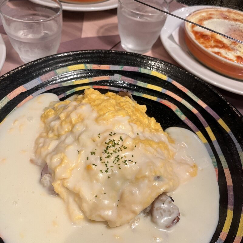 オムライス(ホワイトソース)(Lotus Cafe （ロータス カフェ）)