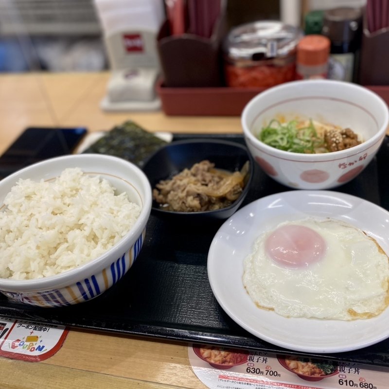目玉焼き牛小鉢定食＋冷小坦々うどん変更(なか卯 すすきの西店 )