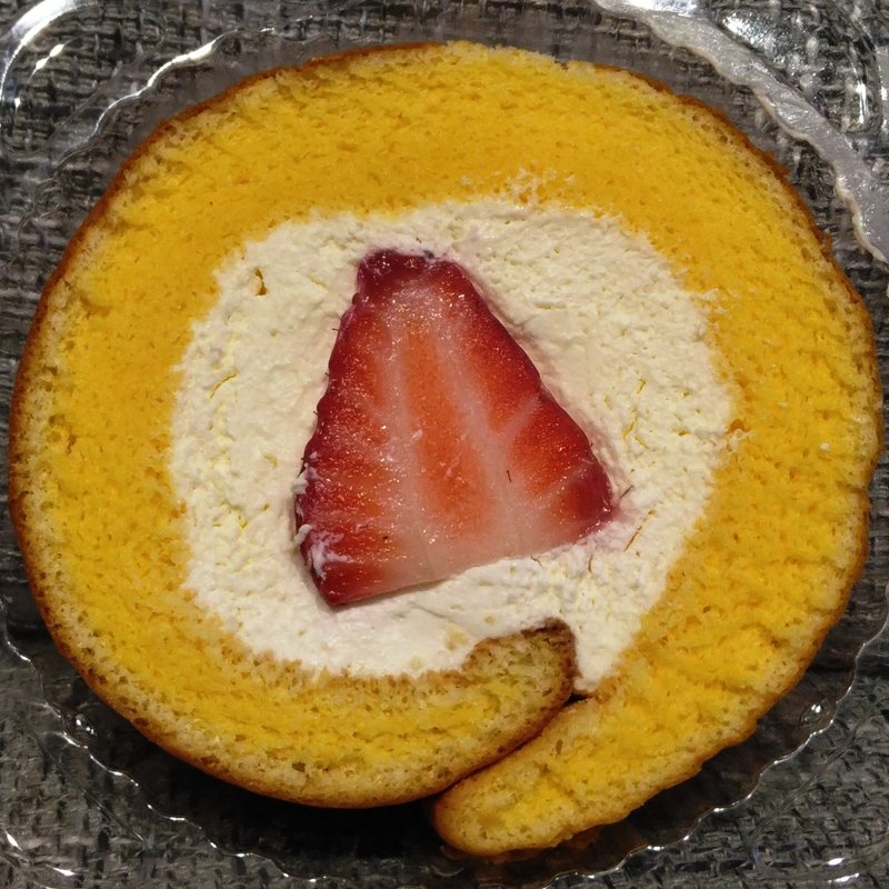 北海道産マスカルポーネ使用苺ロール(シャトレーゼ 守口店 )