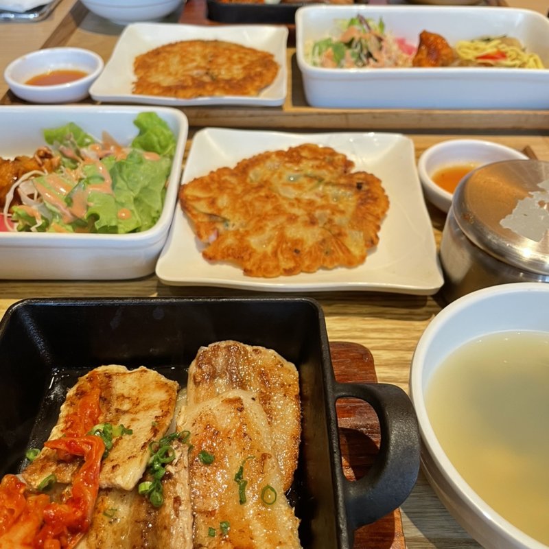 石焼ビビンバとサムギョプサルセット(韓美膳 東京ドームラクーア店)