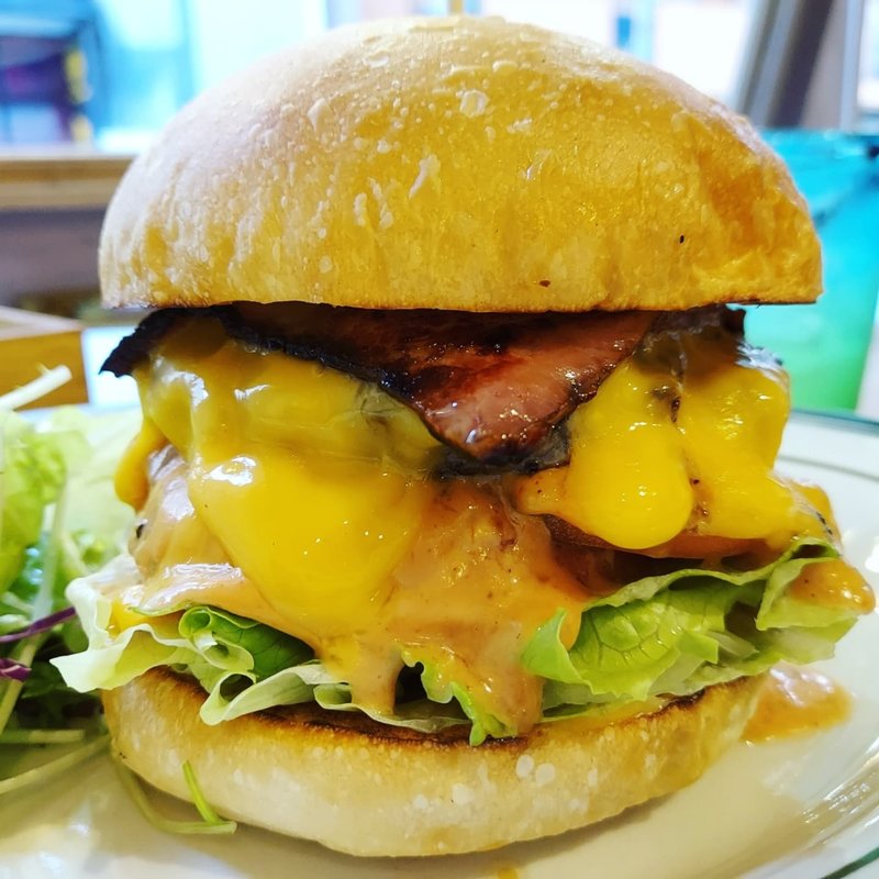 ベーコンチーズバーガー カリフォルニアソース変更(milia burger)