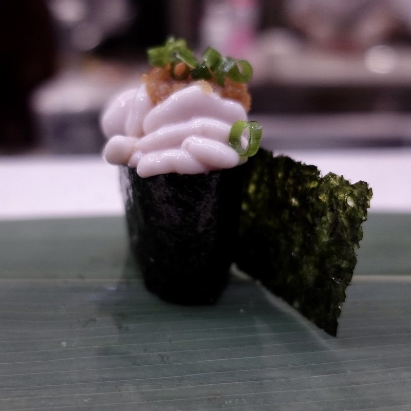 真だち軍艦(立食い寿司 根室花まる FOOD＆TIME ISETAN YOKOHAMA店)