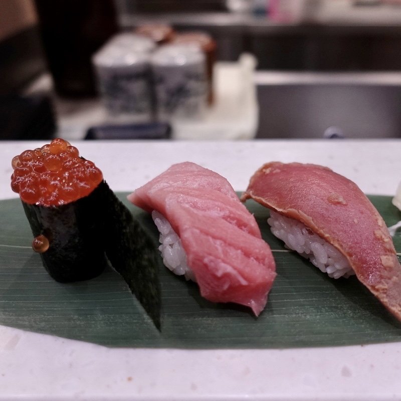 本鮪中トロ(立食い寿司 根室花まる FOOD＆TIME ISETAN YOKOHAMA店)