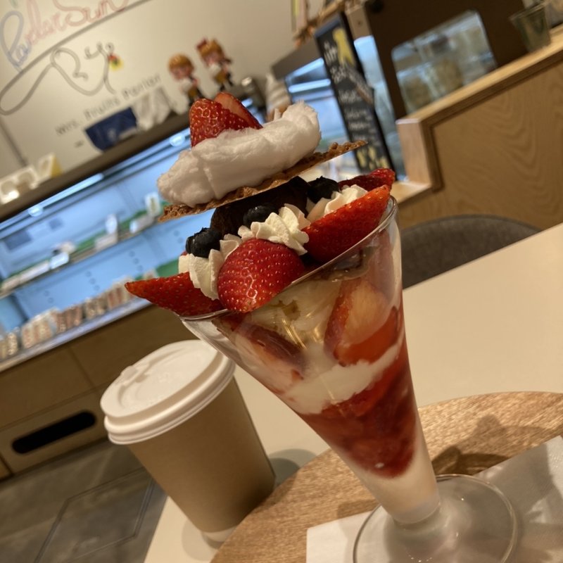 ストロベリーチョコレートパフェ(Mrs. Fruits Parlor SUN)