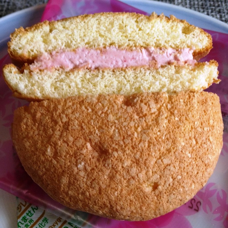 あまおう苺ブッセ(シャトレーゼ 守口店 )