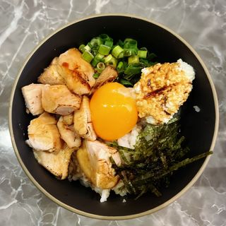 炙り鶏のトリュフバターご飯(Shrimp Noodle マルコ倶楽部)
