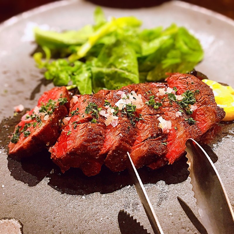 牛ハラミのステーキ　エシャロットと柚子マスタード(ビストロ チック 六本木店)