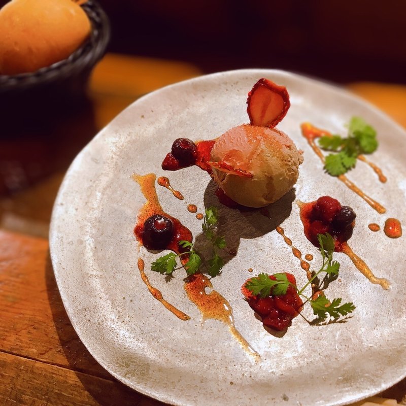 フォアグラと鶏白レバームース　ラズベリーのコンフィチュール(ビストロ チック 六本木店)