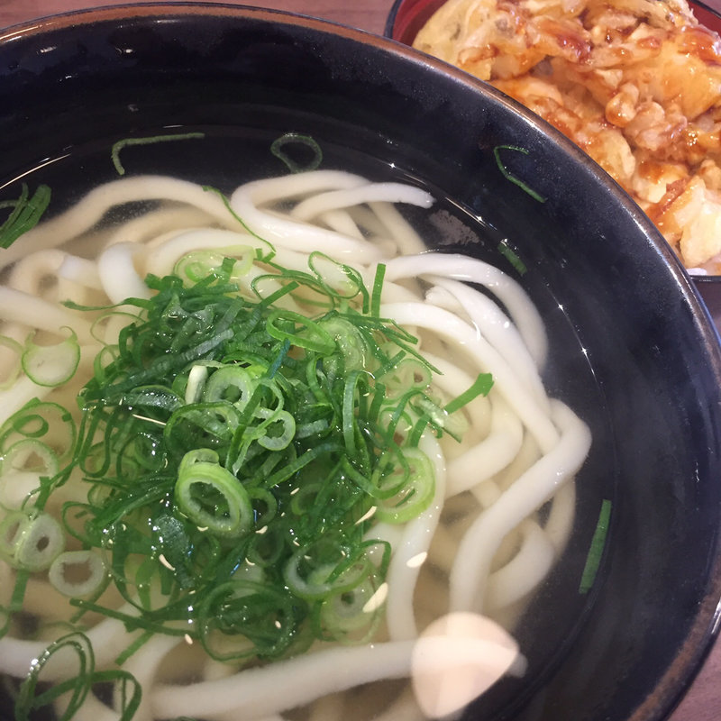 Aセット (かけうどん と 海鮮かき揚げ丼)(湯田製麺)