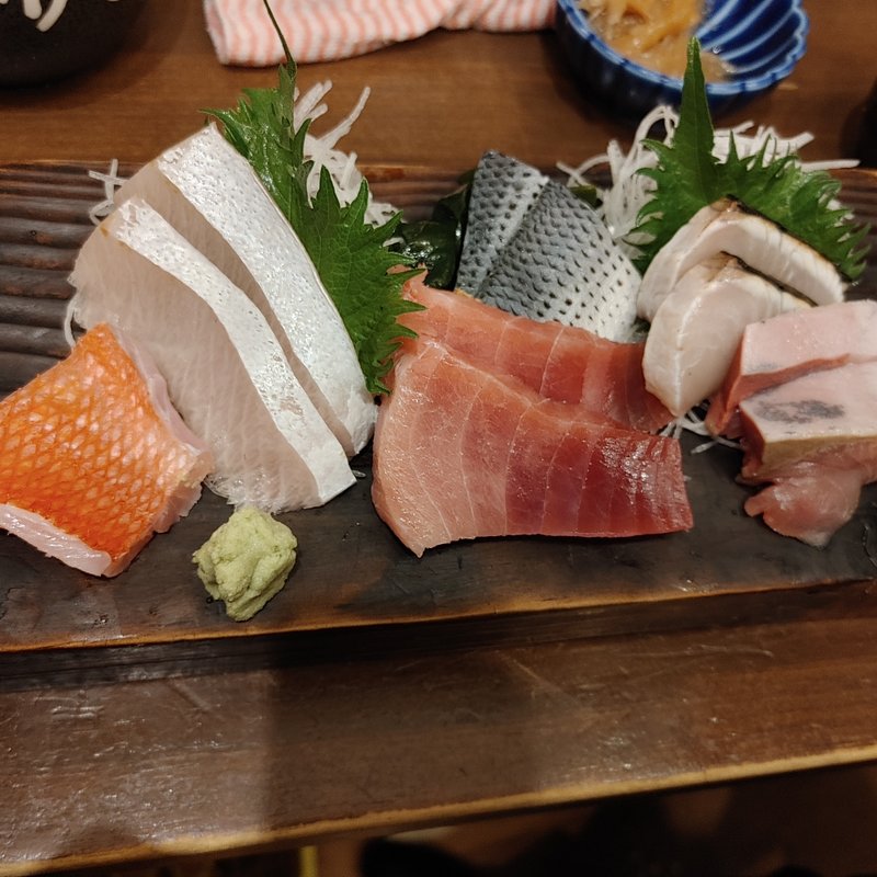 刺身盛り合わせ(立飲み たの平亭 刺身専門店)