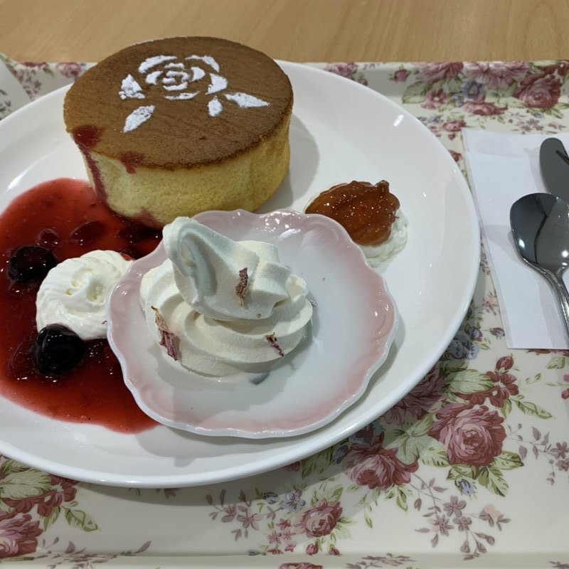 バラのパンケーキ(ローズテラス　スウィーツ＆カフェ)