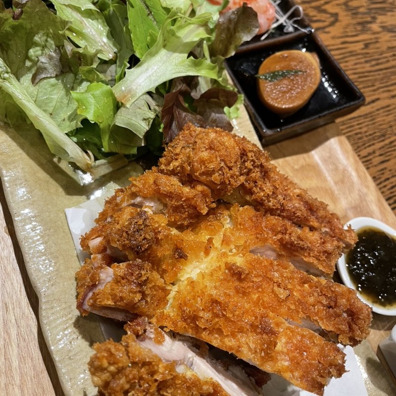 黄金鷄のチキンカツ定食(呑喰屋 おもて)