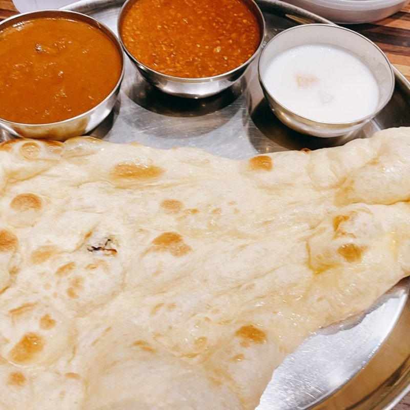 2色カレー定食(プレーンナン)(インド定食ターリー屋 大阪駅前第3ビル店)