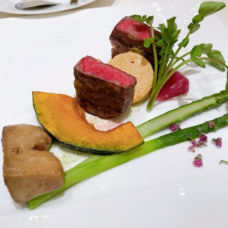 特選牛ロース肉のグリル大葉ソースとウニの香り(CASA FELIZ（結婚式場）)