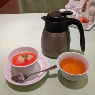 杏仁豆腐と中国茶