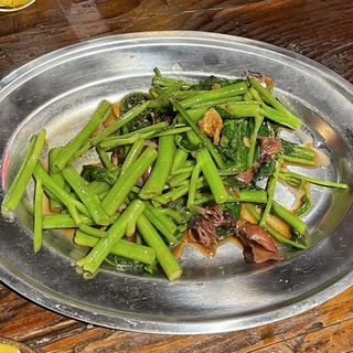空芯菜とホタルイカのニンニク炒め(路地裏チャイニーズ 有馬)
