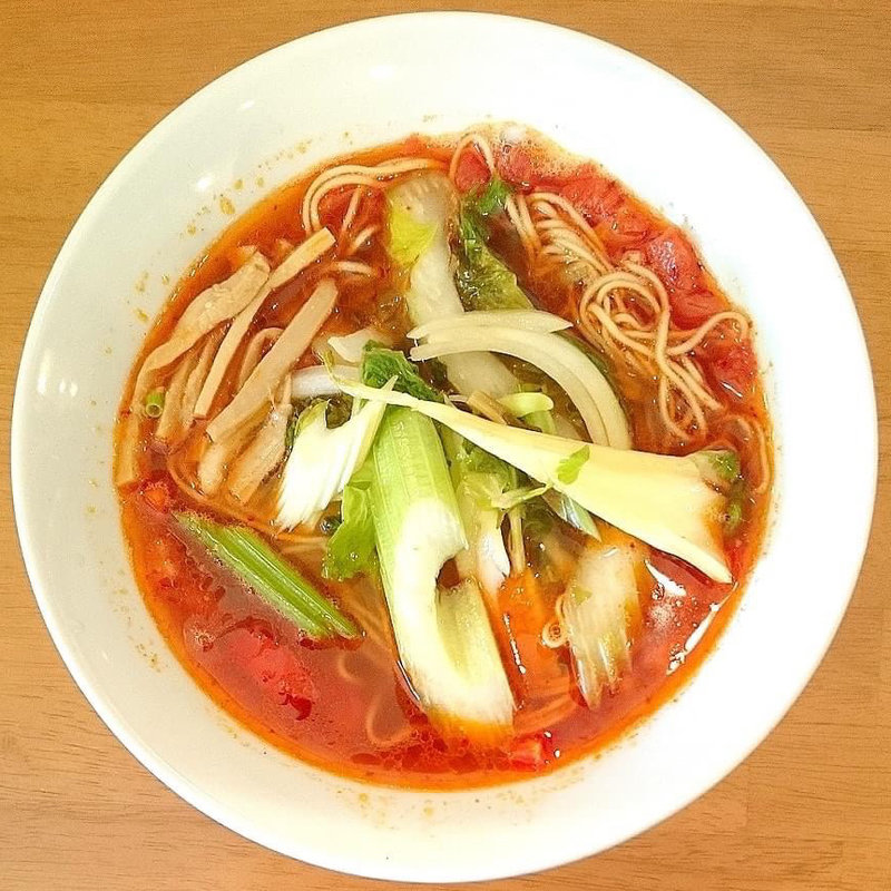 セロリと辛トマトラーメン(ラーメン ABE's)