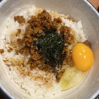 鶏そぼろの卵かけご飯(バラ焼き専門店炭火焼鳥わだち)