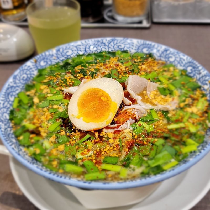 ニラ豚ラーメン(熟成醤油とんこつ　きゃべとんラーメン)