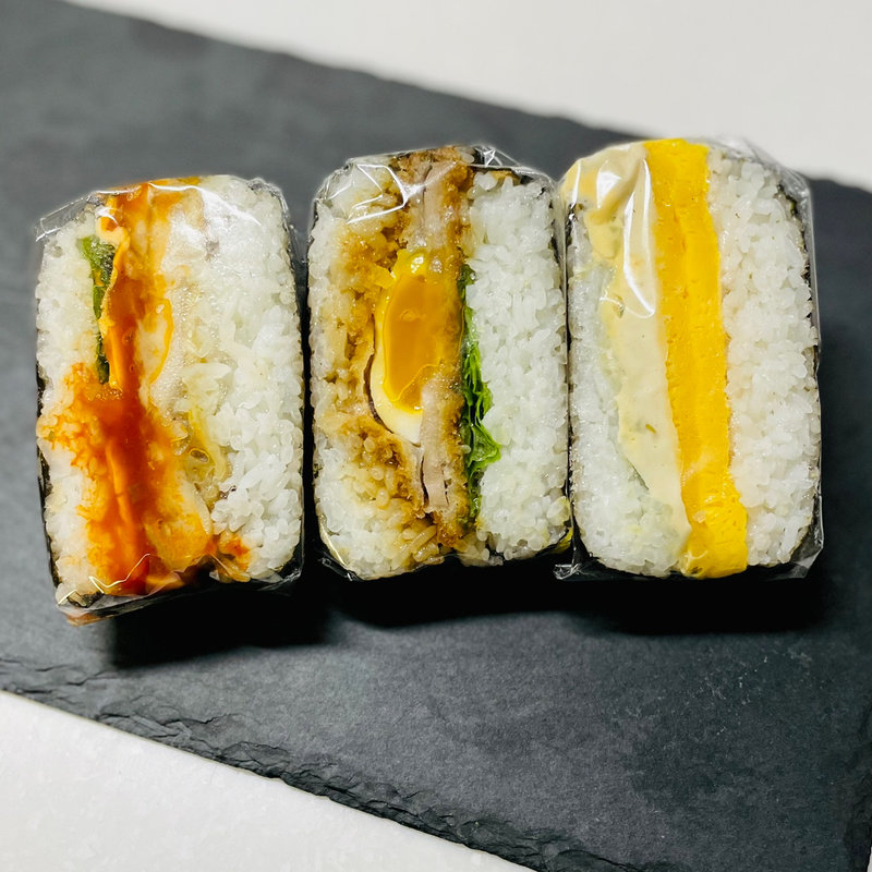 グリルチキントマトチーズ・とろたまハムカツ・厚焼き卵&ツナサラダ(おにぎり一番)