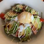 やみつきアボカドスパム丼(アボカフェ)