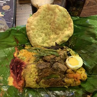 スリランカカレーのバナナリーフ包み(Apsara Restaurant&Bar (アプサラ レストラン&バー))