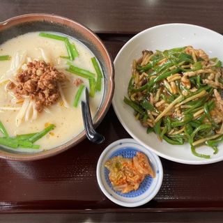 台湾豚骨ラーメン　青椒肉絲飯セット(台湾料理　四季紅 館林店 )