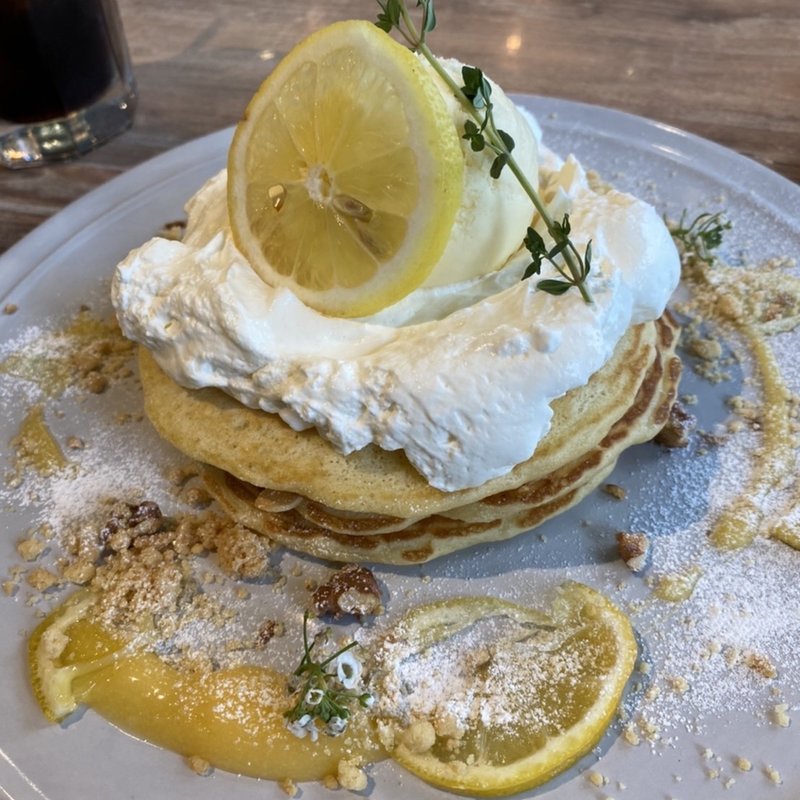 マスカルポーネ&蜂蜜レモンのパンケーキ(en)