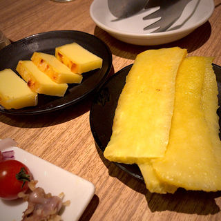 焼きパイナップル(アバカシ)＆焼きチーズ(ケージョ)(ロデオグリル 名古屋駅店)