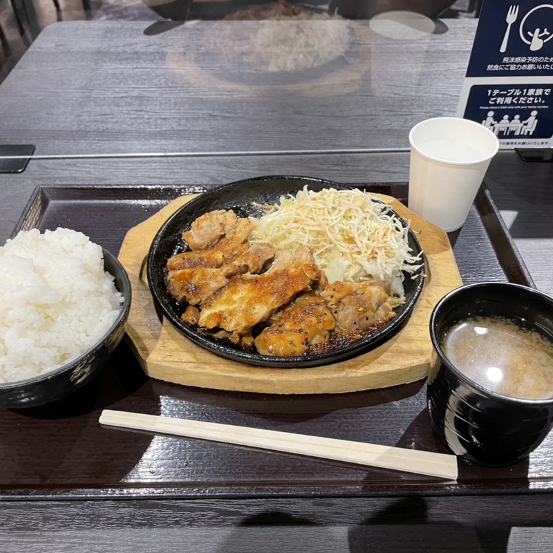 とりステーキ定食(とり専門店 鳥さく)