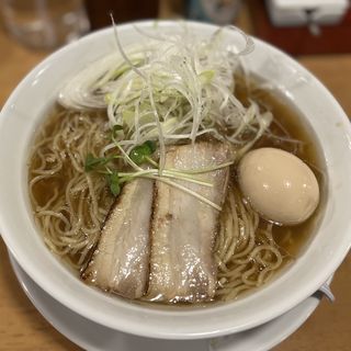 貝出汁　醤油そば：煮卵(鳥一伝承　焼鳥酒場ヤスモリ商店)