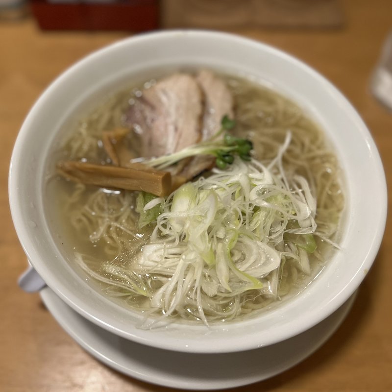 貝出汁　塩そば：ネギ盛り(鳥一伝承　焼鳥酒場ヤスモリ商店)