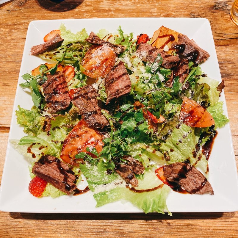 ビーフステーキサラダバルサミコソース(RHC カフェ川崎店)