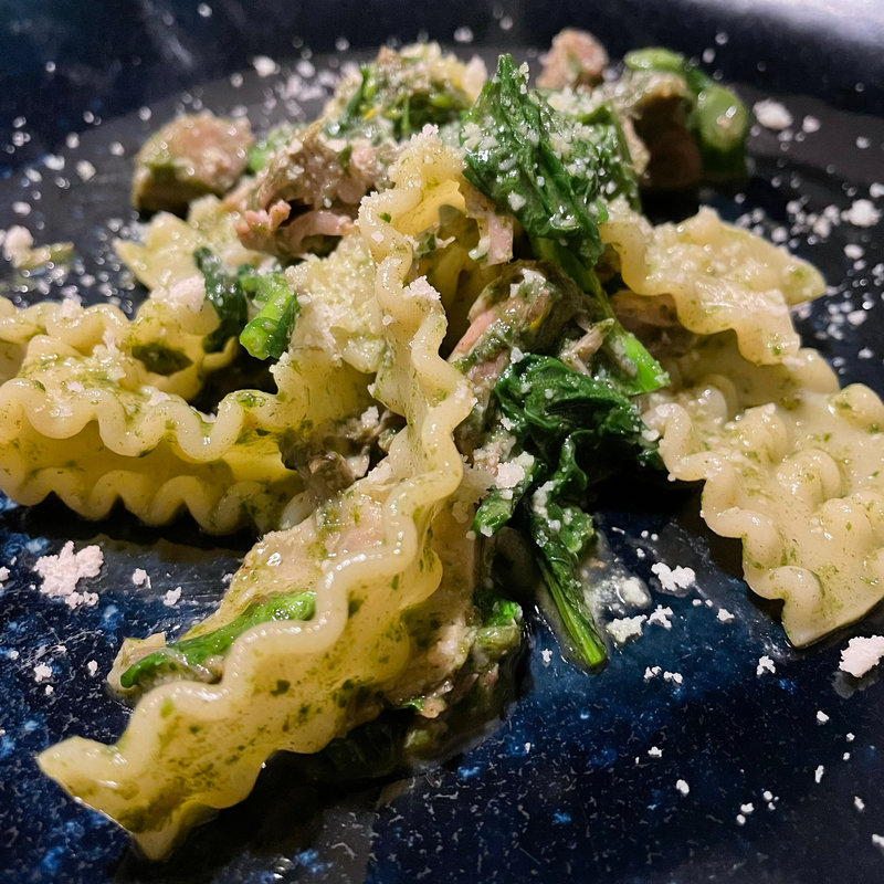 鴨コンフィと菜の花のバジルソース マファルディーネ(レストラン・ピウ)