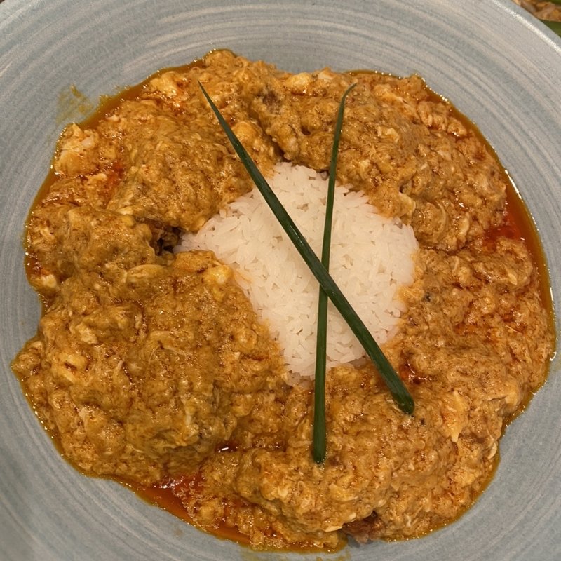 ソフトシェルクラブの玉子カレー炒め(マンゴツリーカフェ大阪)