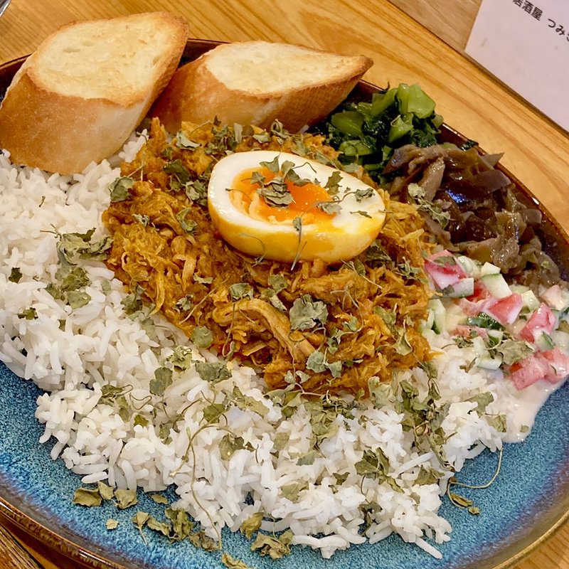 やべぇカレー+バケット2枚(家庭料理 つみきや)