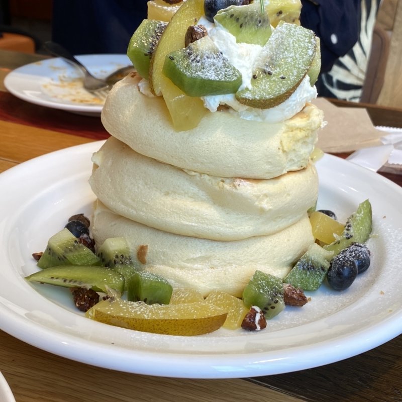 2種のフレッシュキウイパンケーキ(メレンゲ たまプラーザ店)