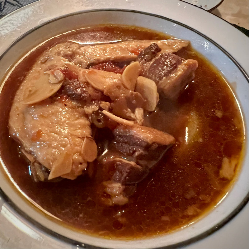 アドボ（ポークチキン　ガーリック煮込み）(バンダナ)