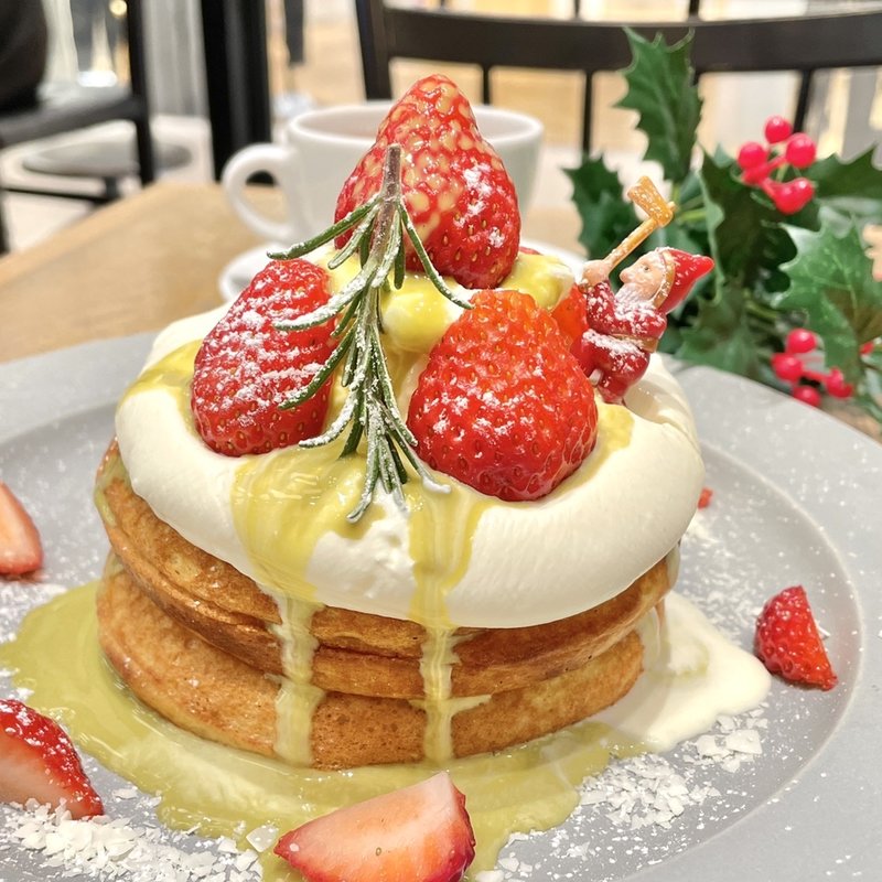 ミルキークリームのクリスマスショートケーキパンケーキ(pancake and books bibliotheque)